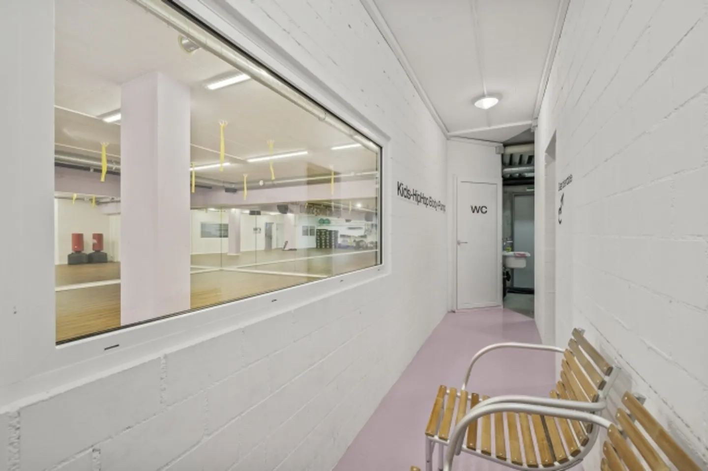 «Specchio, specchio sulla parete 167 m² grande spazio commerciale» - Foto 3 di 8