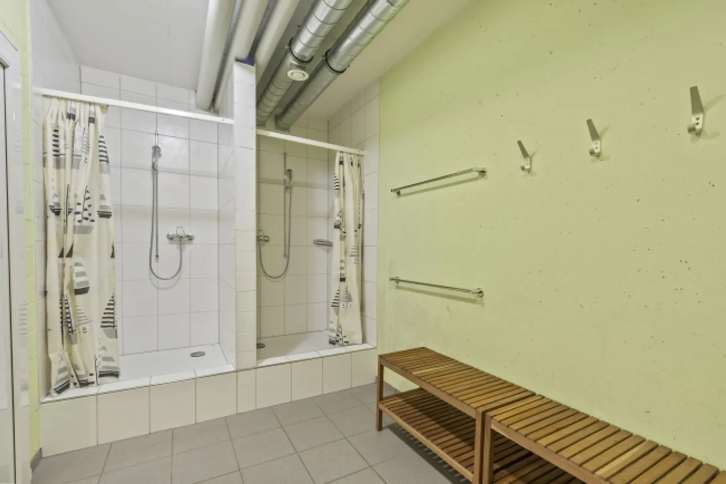 «Specchio, specchio sulla parete 167 m² grande spazio commerciale» - Foto 4 di 8
