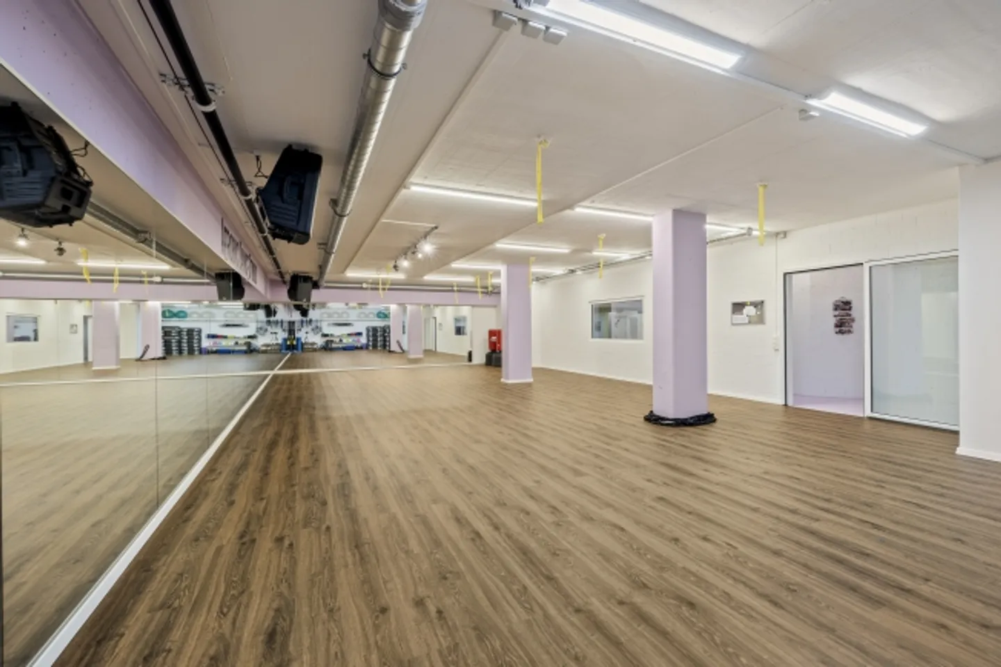 «Specchio, specchio sulla parete 167 m² grande spazio commerciale» - Foto 8 di 8