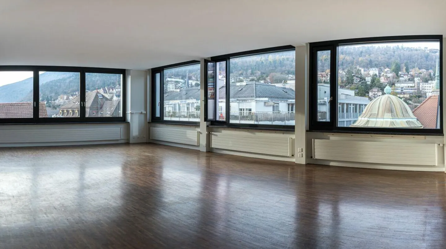 Appartement penthouse spacieux de 5,5 pièces au centre de Biel/Bienne - Photo 1 sur 21
