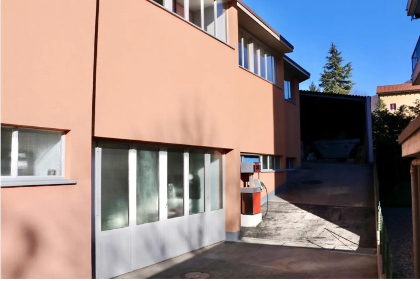 Sale or rental of commercial/office/administrative property with offices in Balerna - Photo 1 of 14