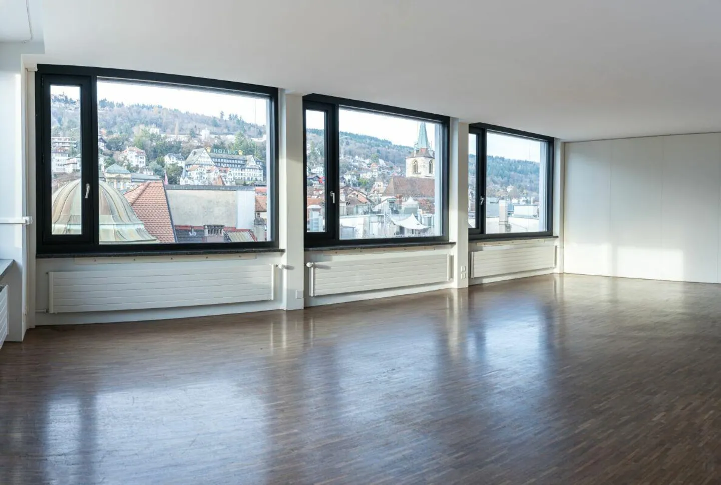 Appartement penthouse spacieux de 5,5 pièces au centre de Biel/Bienne - Photo 3 sur 21