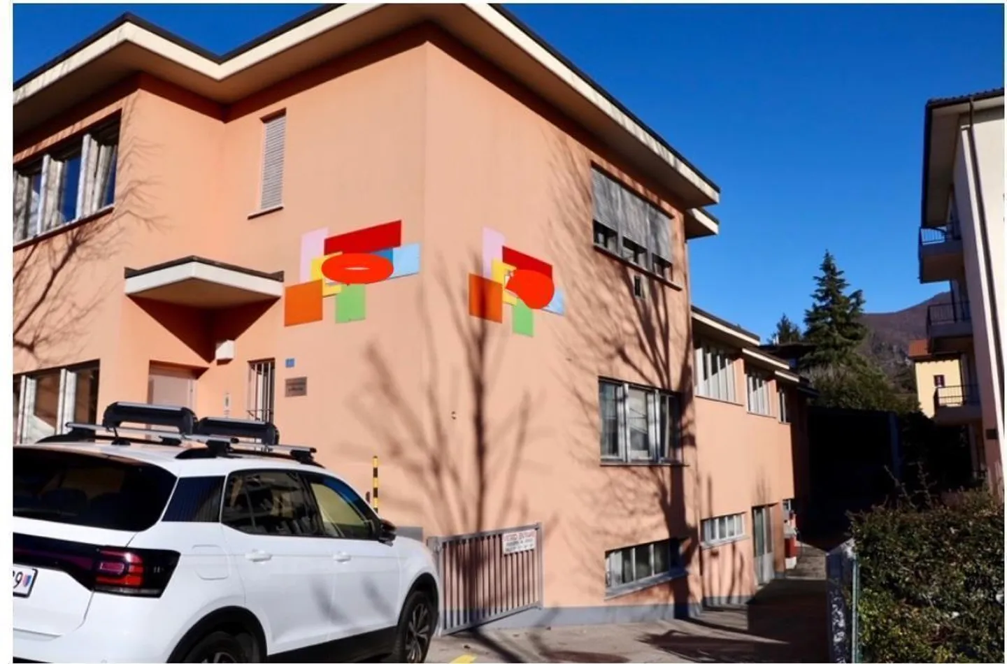 Sale or rental of commercial/office/administrative property with offices in Balerna - Photo 2 of 14
