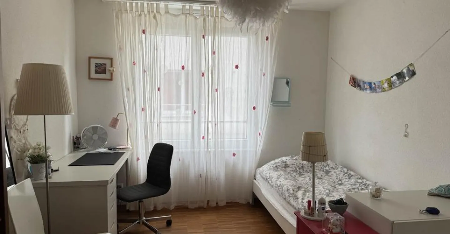 Charming 4 bedroom apartment on the ground floor - Photo 4 of 10