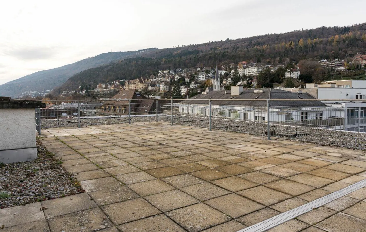 Appartement penthouse spacieux de 5,5 pièces au centre de Biel/Bienne - Photo 19 sur 21