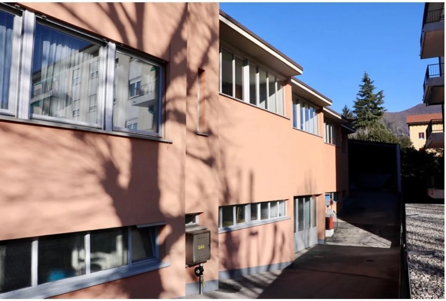 Sale or rental of commercial/office/administrative property with offices in Balerna - Photo 8 of 14