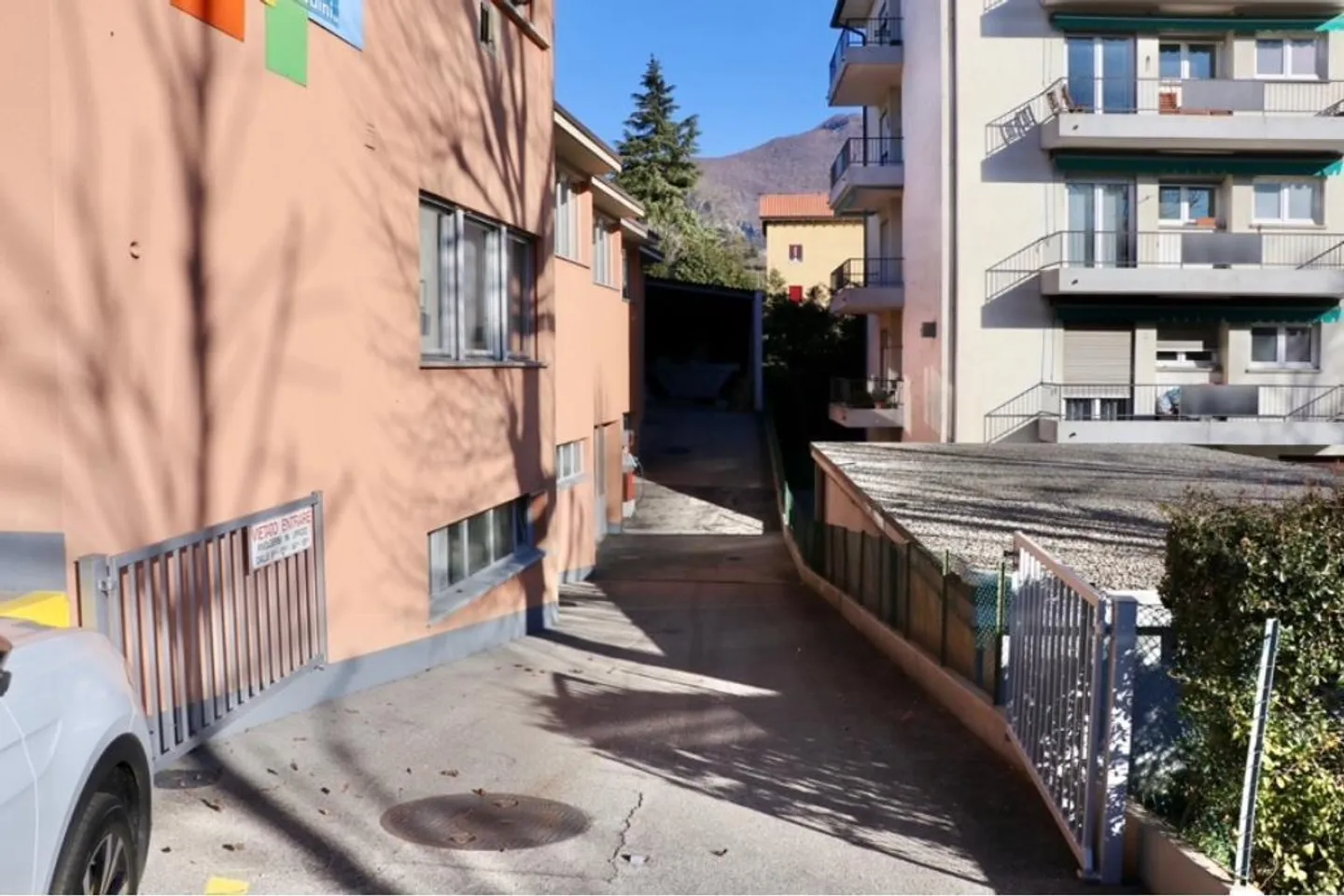 Sale or rental of commercial/office/administrative property with offices in Balerna - Photo 9 of 14