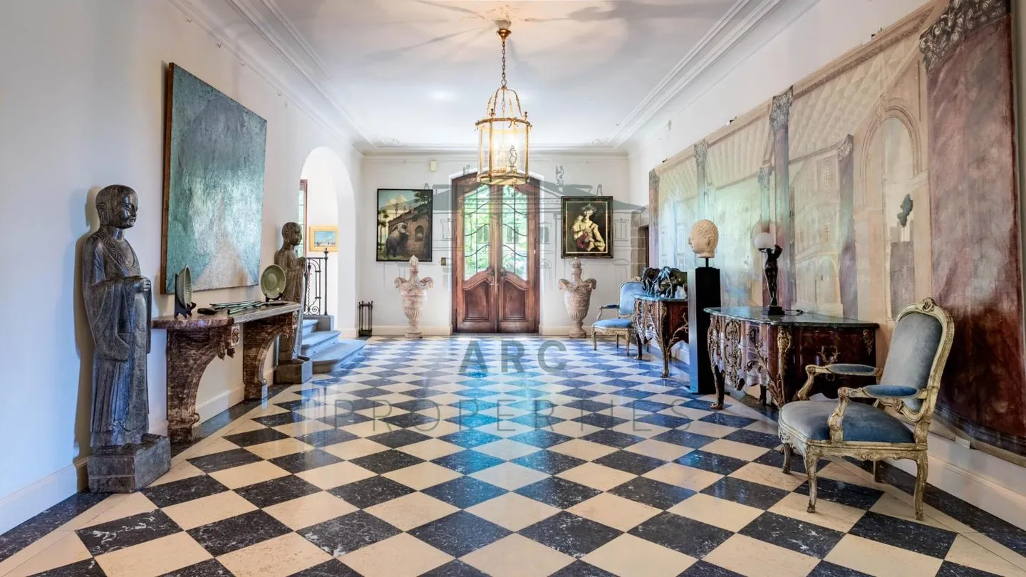 20-room Castle - Photo 6 of 13