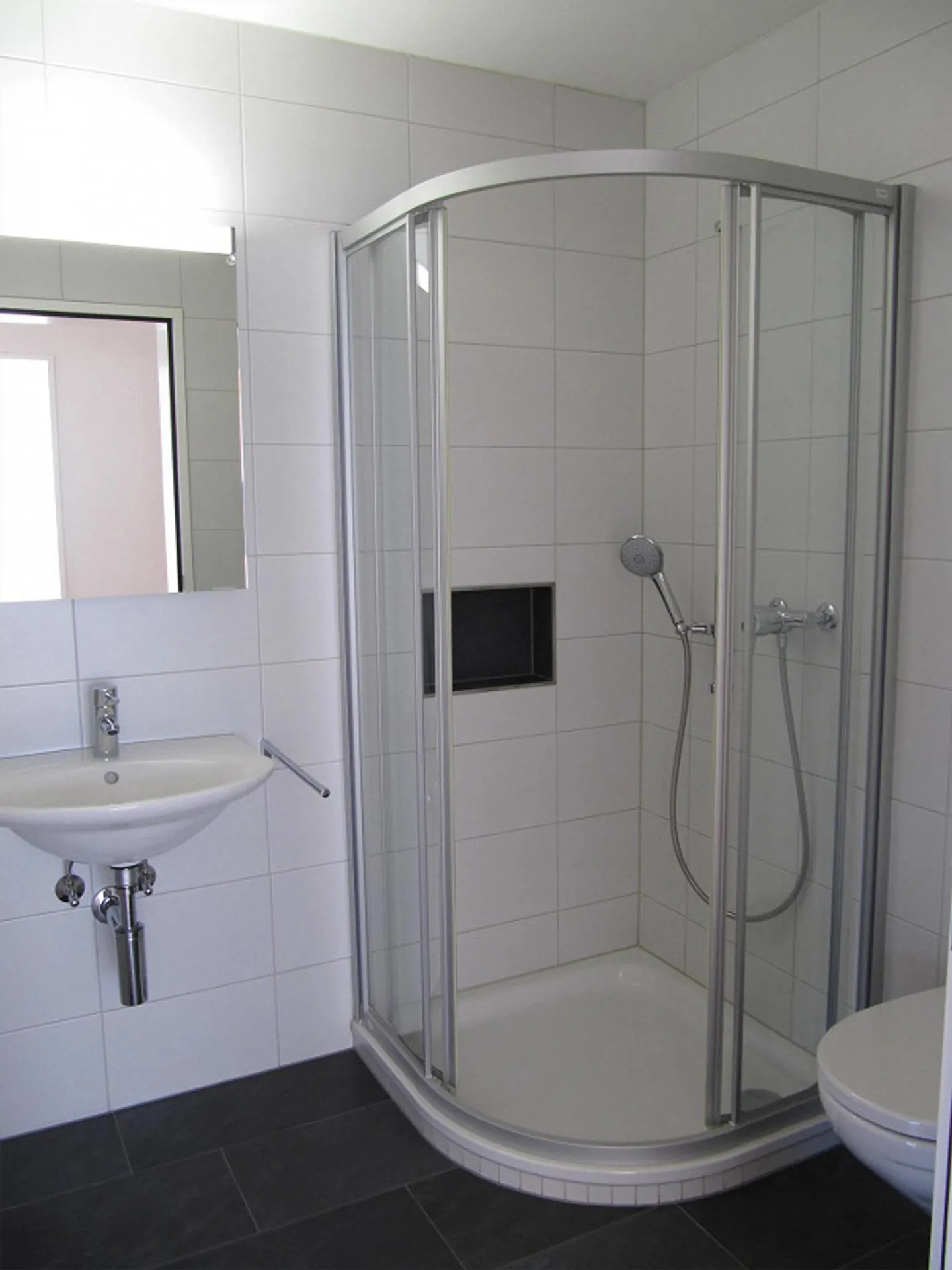 OPPORTUNITY 4.5 Room Apartment - Photo 5 of 8