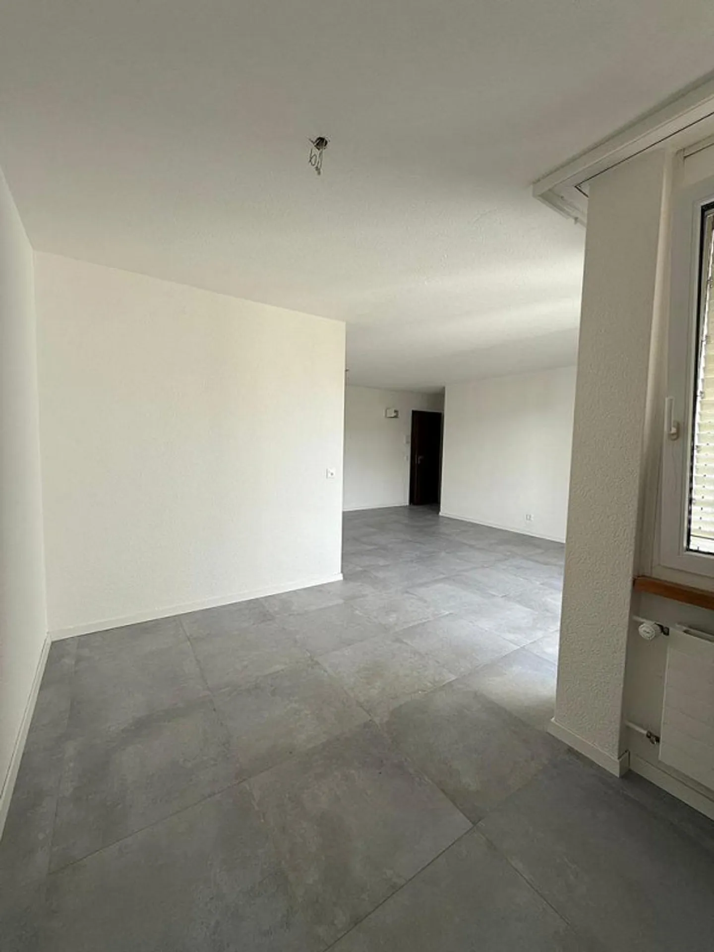 Appartement rénové de 1,5 pièce au rez-de-chaussée surélevé - Photo 3 sur 4