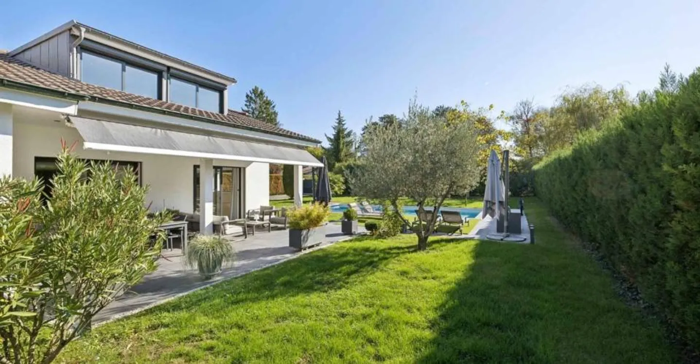 Charmante zeitgenössische Villa - Foto 1 von 12