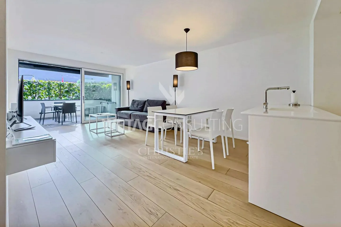 Moderno appartamento per le vacanze con terrazza coperta ad Ascona in vendita - Foto 1 di 12