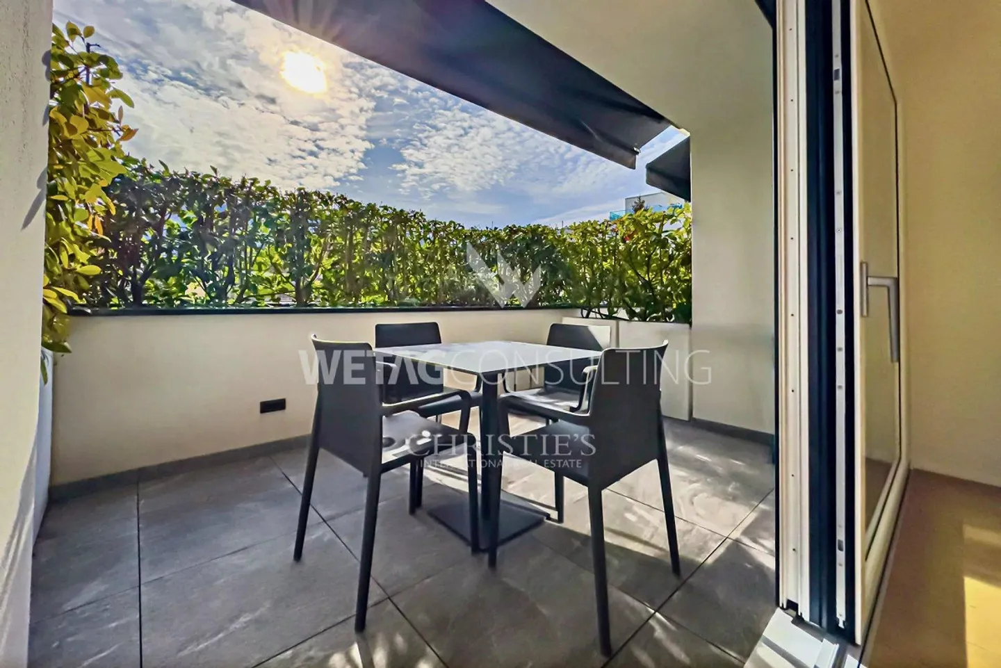Moderno appartamento per le vacanze con terrazza coperta ad Ascona in vendita - Foto 2 di 12