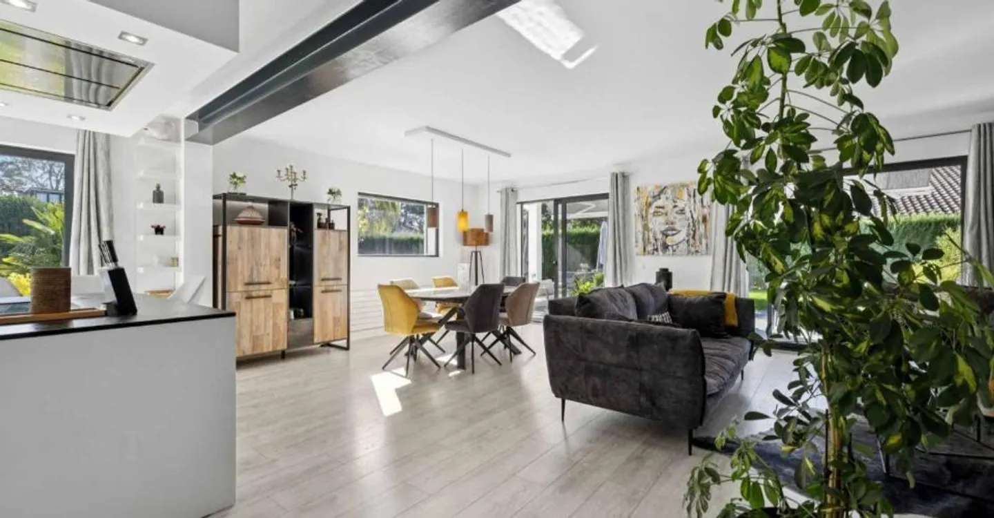 Charmante zeitgenössische Villa - Foto 6 von 12