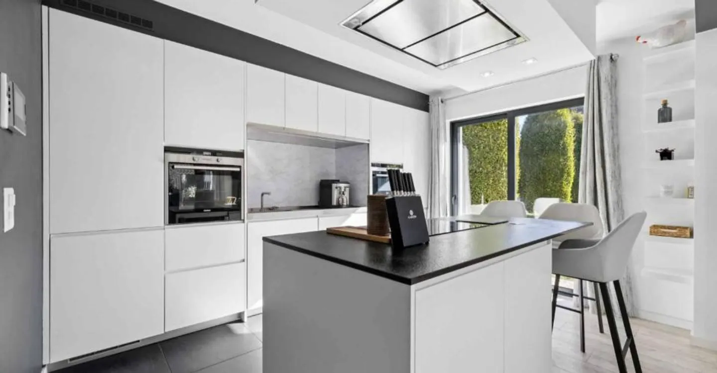Charmante zeitgenössische Villa - Foto 4 von 12