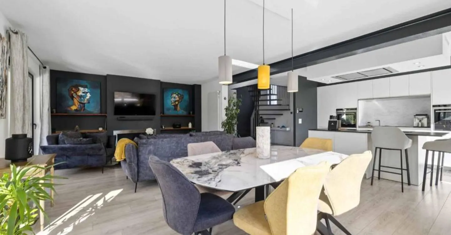 Charmante zeitgenössische Villa - Foto 5 von 12