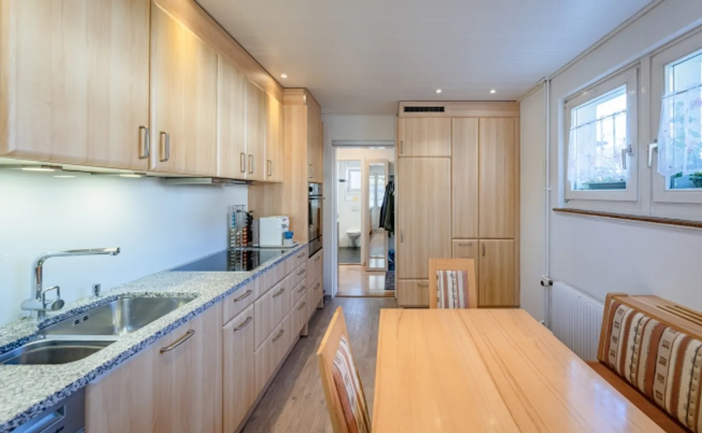 LIEBLICHES HAUS IM CHALET-STIL IN GÜMLIGEN - Photo 4 of 8