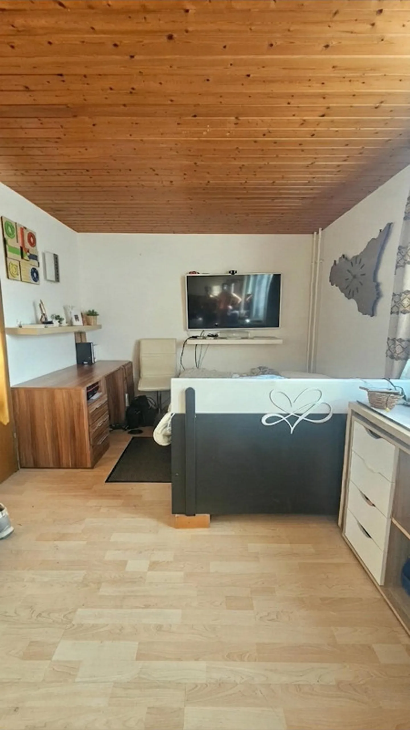 Appartement meublé 1 pièce au rez-de-chaussée avec coin salon dans le jardin - Photo 3 sur 4