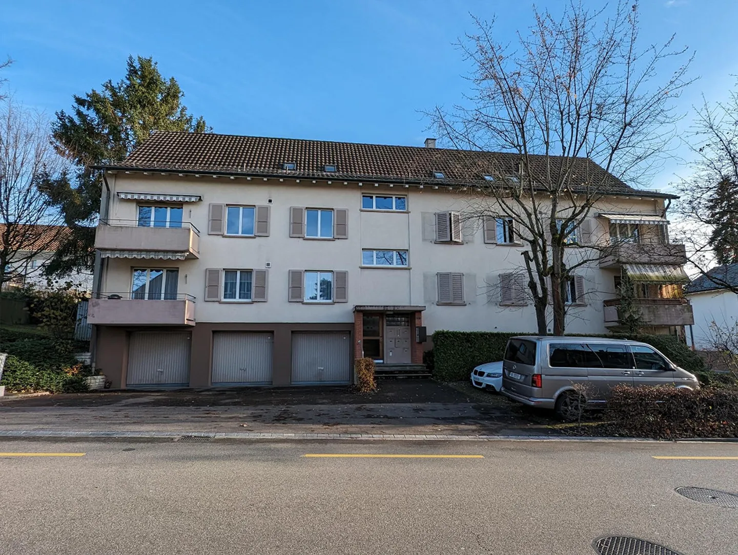Bella appartamento di 4 stanze con 2 balconi ad Arlesheim - Foto 1 di 9