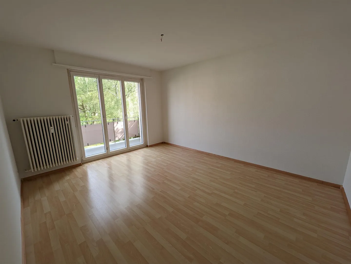 Bella appartamento di 4 stanze con 2 balconi ad Arlesheim - Foto 6 di 9