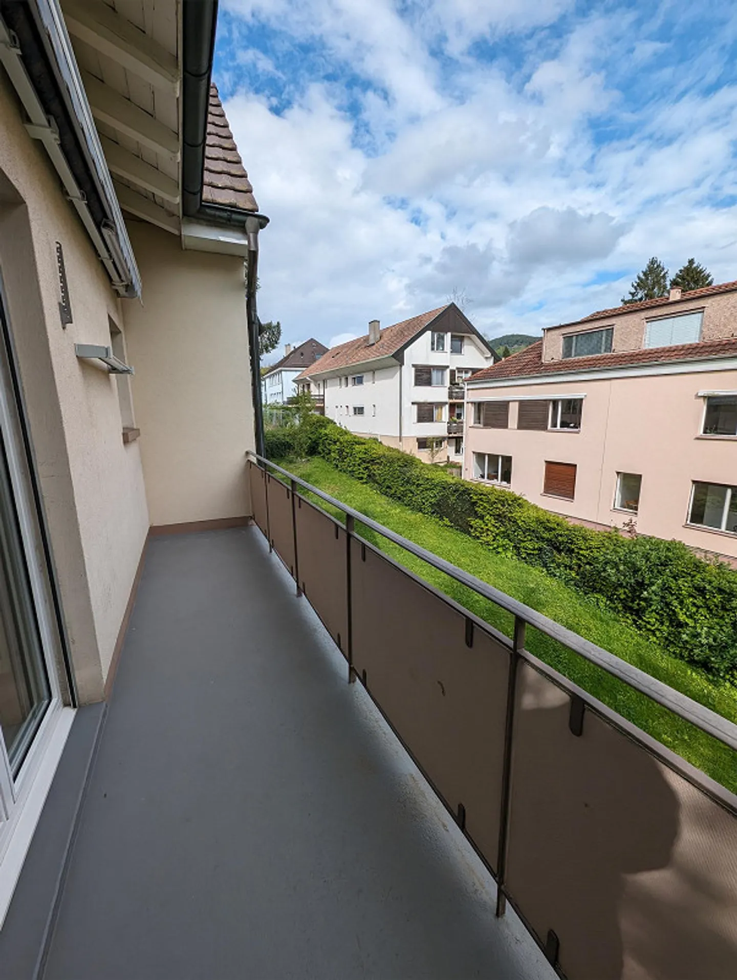 Bella appartamento di 4 stanze con 2 balconi ad Arlesheim - Foto 8 di 9