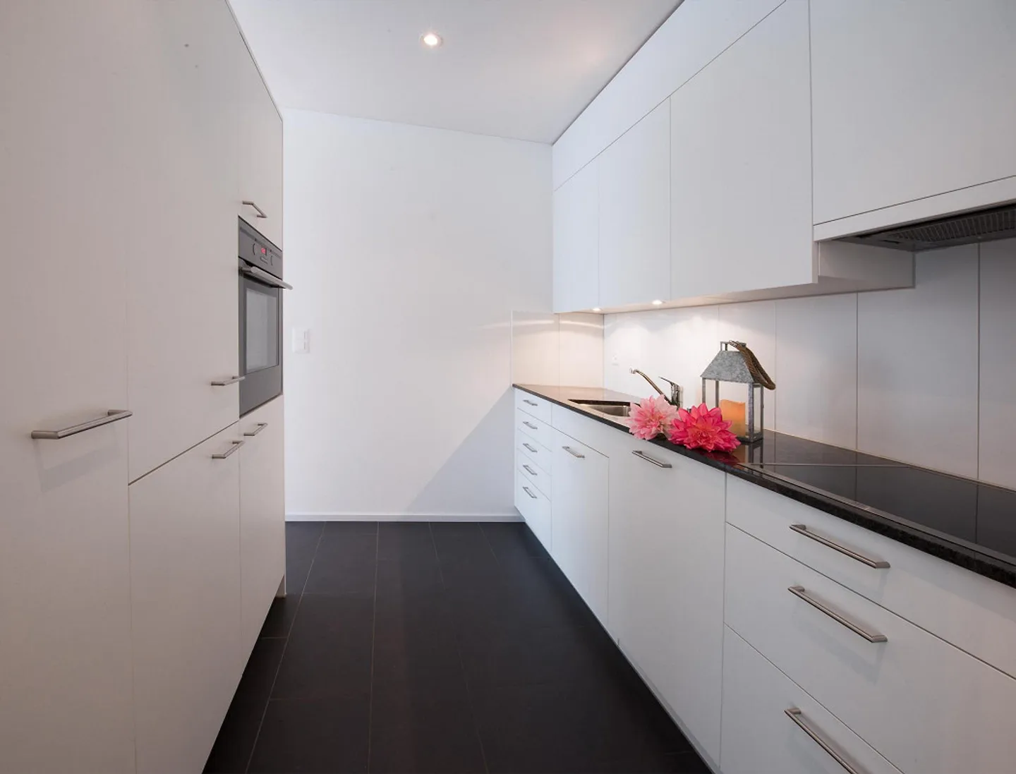 Moderne 2.5-Zimmer-Wohnung mit Sitzplatz - Foto 6 von 9