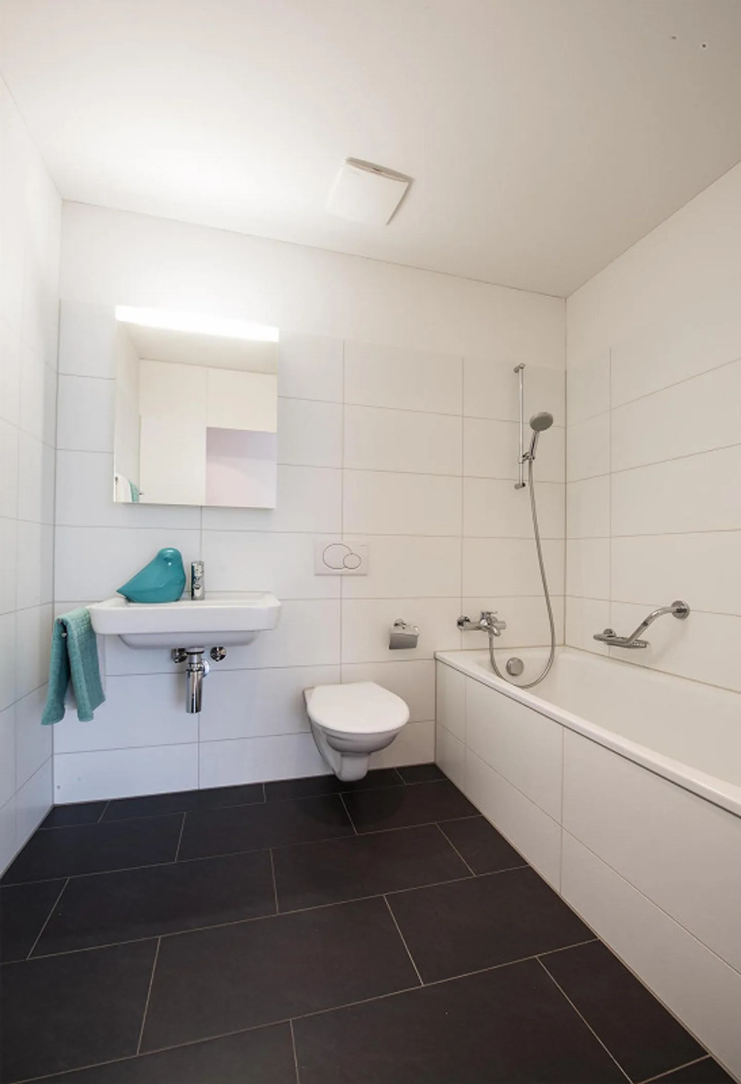 Moderne 2.5-Zimmer-Wohnung mit Sitzplatz - Foto 9 von 9