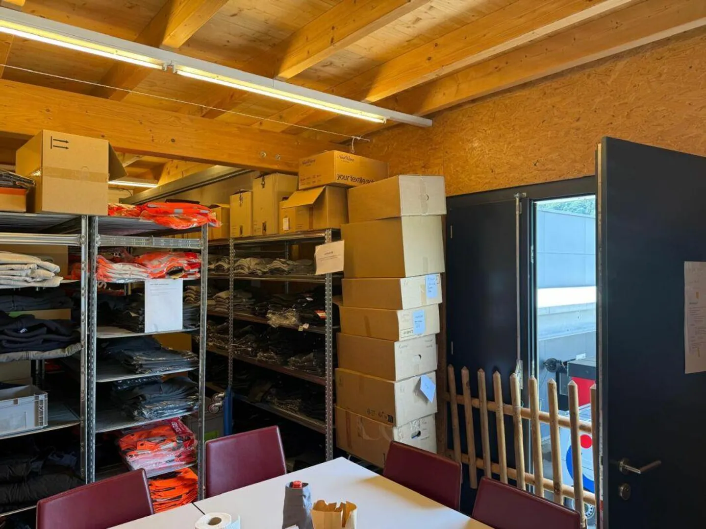 Zentrale Gewerbeflächen mit Ausstellungs-, Büro, Produktions- und L... - Foto 6 von 8