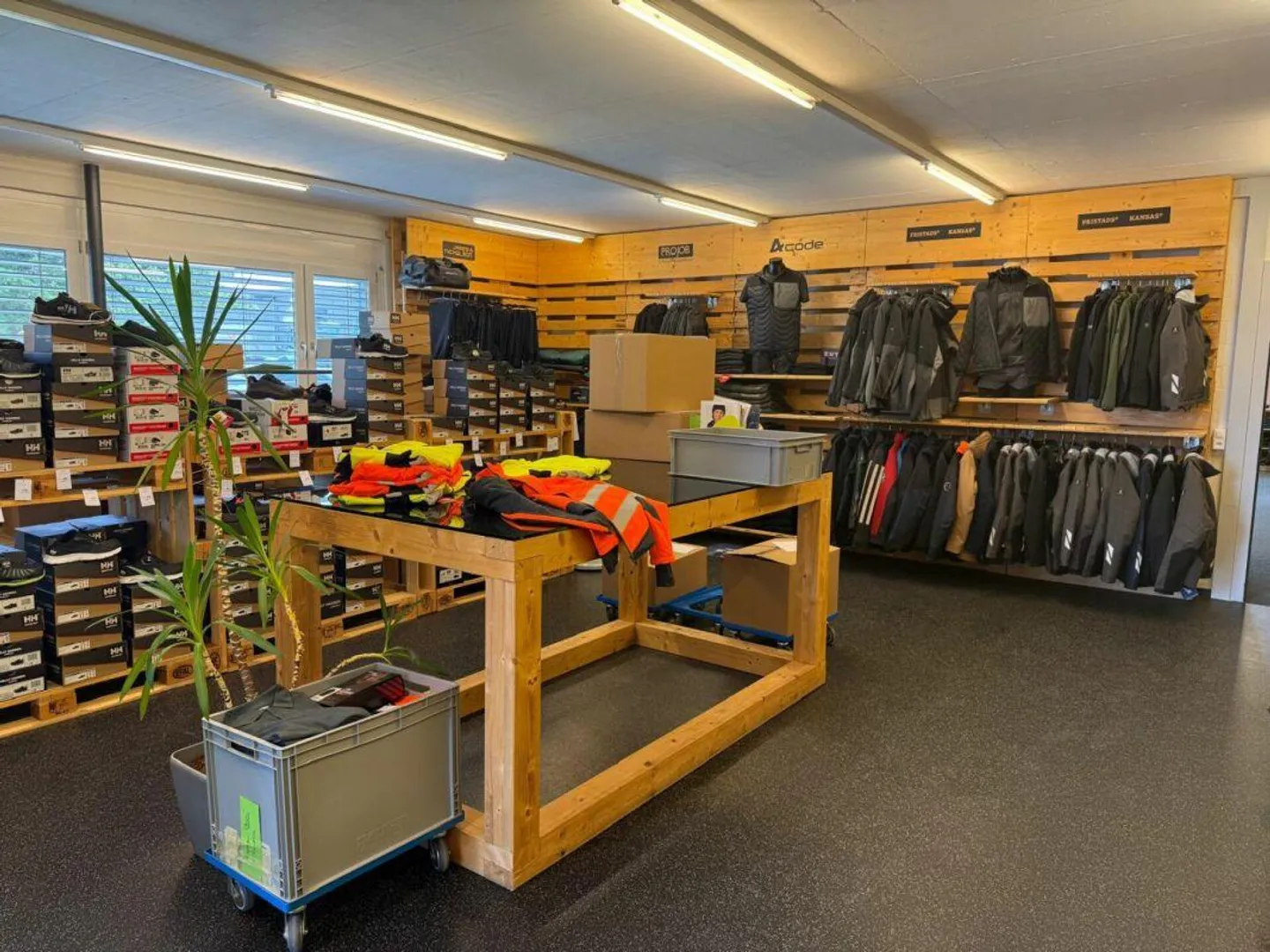 Zentrale Gewerbeflächen mit Ausstellungs-, Büro, Produktions- und L... - Foto 7 von 8