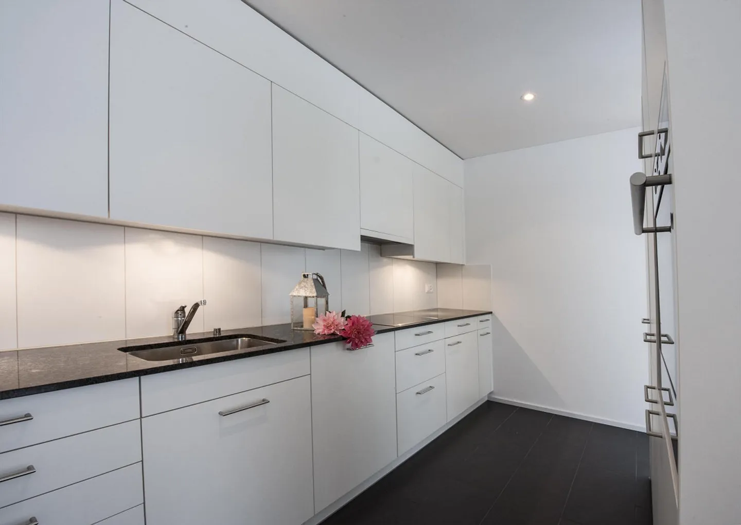 Moderne 2.5-Zimmer-Wohnung mit Sitzplatz - Foto 7 von 9