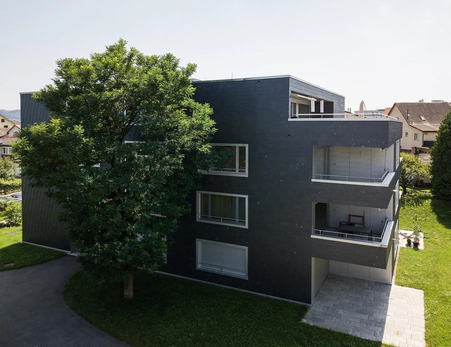 Moderne 2.5-Zimmer-Wohnung mit Sitzplatz - Foto 8 von 9