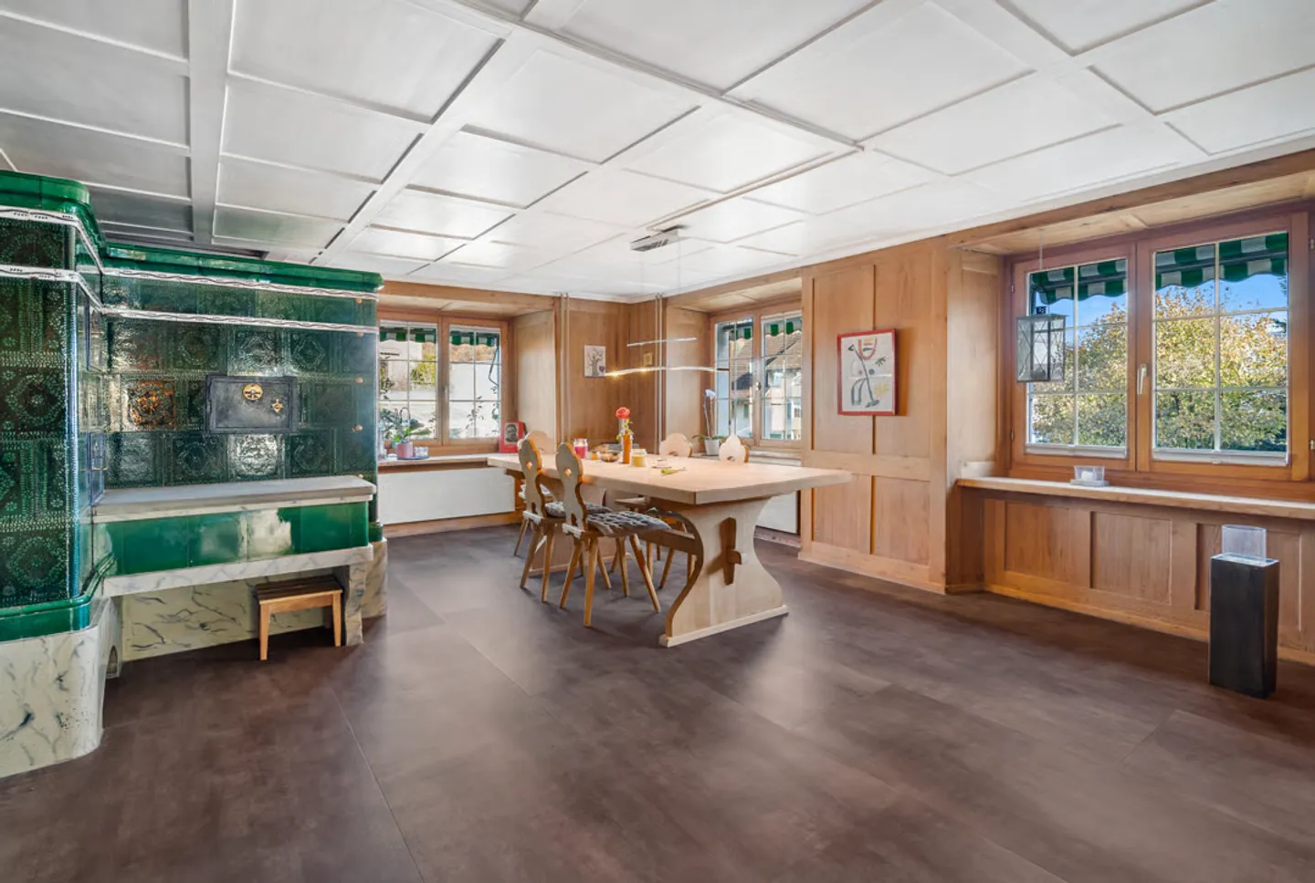 Versatile usage possibilities as a multi-generational house or yield - Photo 6 of 13