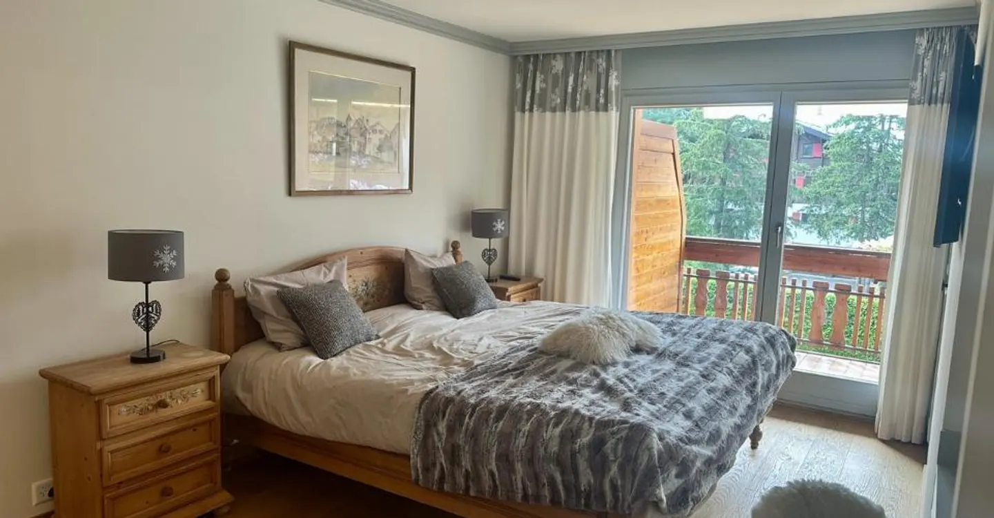 Spacious 3.5 rooms in a prestigious residence - Photo 3 of 10