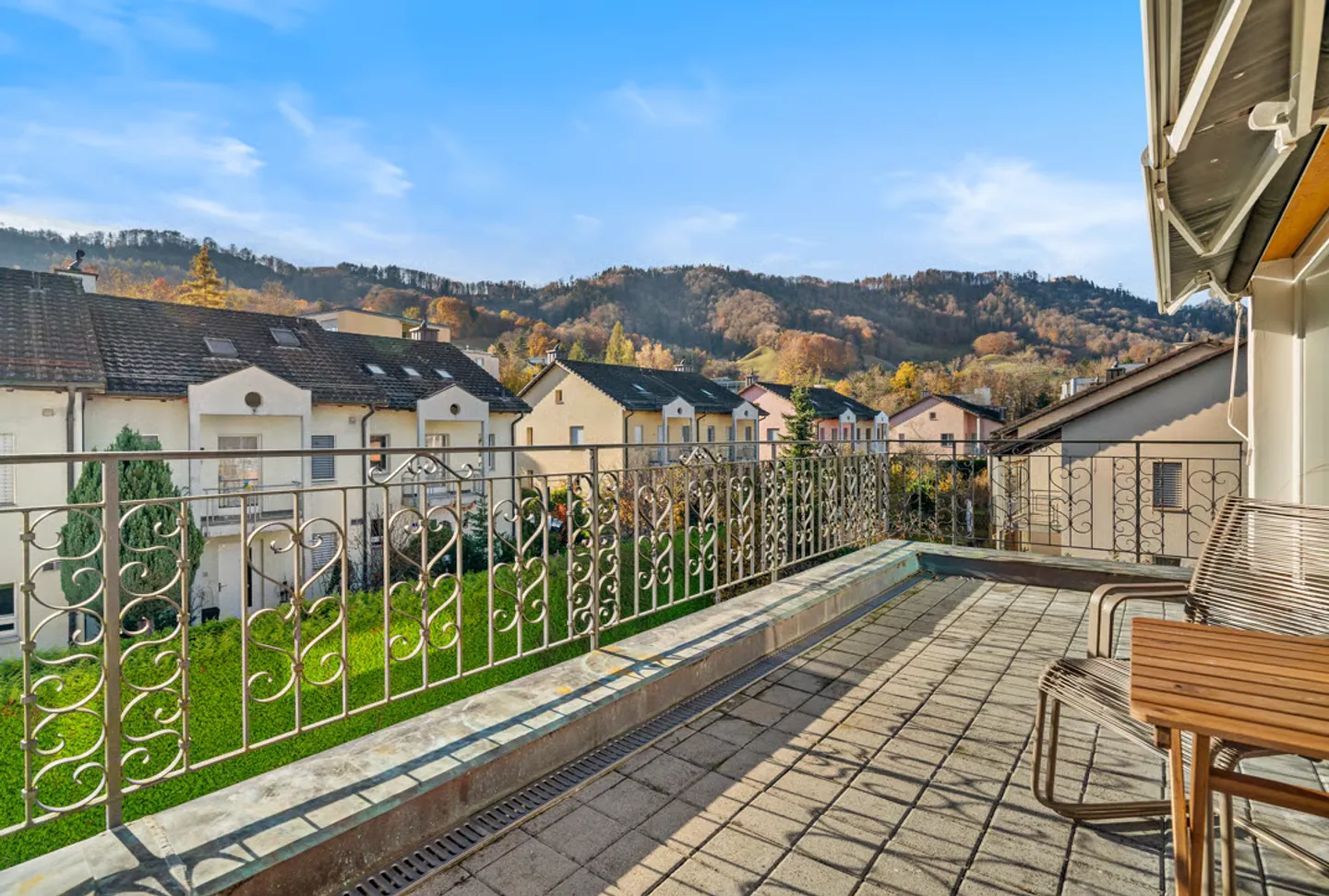 Versatile usage possibilities as a multi-generational house or yield - Photo 10 of 13