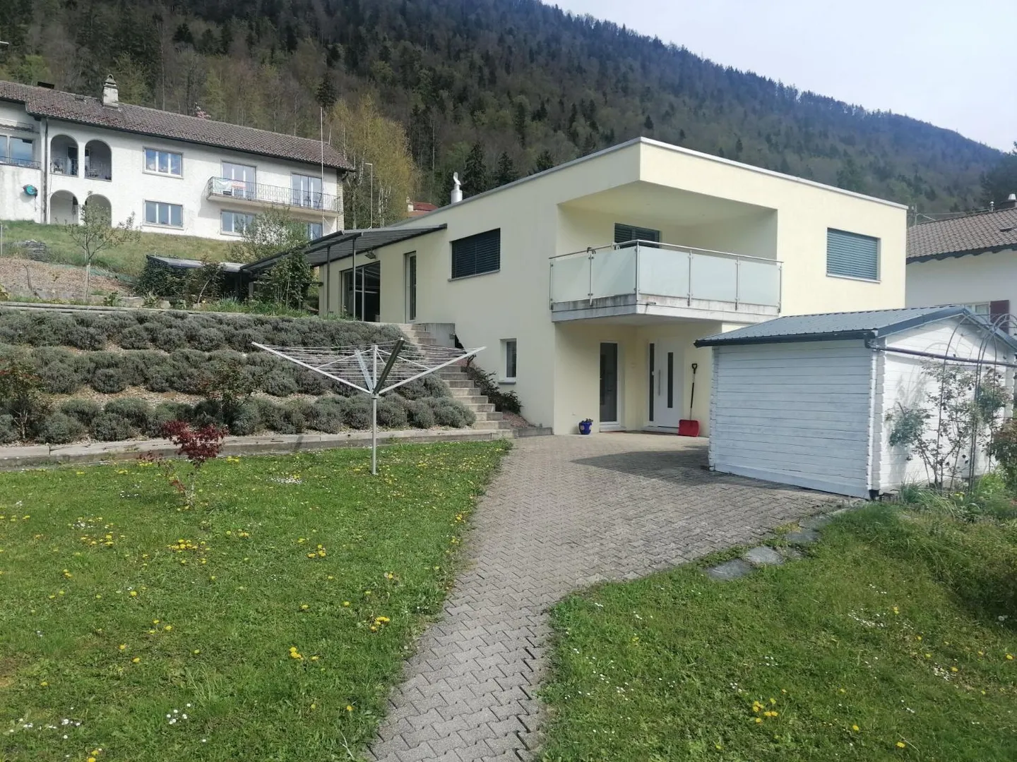 St-Imier, schönes 2.5-Zimmer-Apartment mit Terrasse, Garage, Garten - Foto 1 von 10