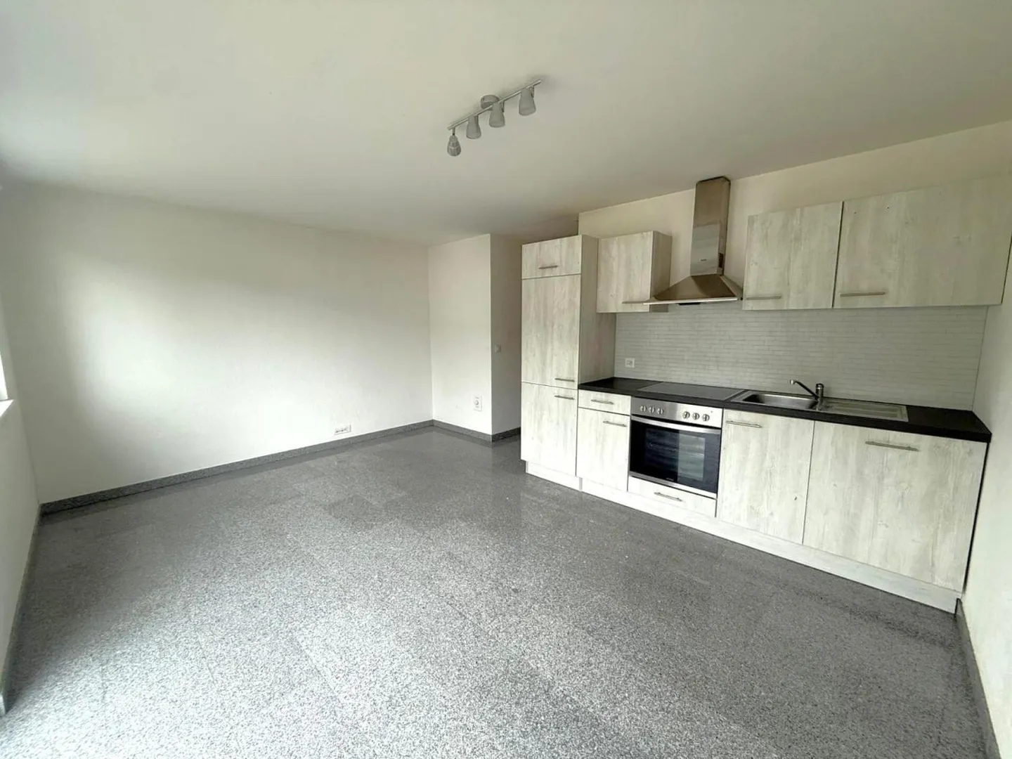 St-Imier, schönes 2.5-Zimmer-Apartment mit Terrasse, Garage, Garten - Foto 2 von 10