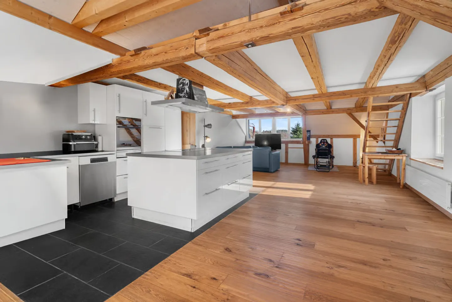Versatile usage possibilities as a multi-generational house or yield - Photo 11 of 13