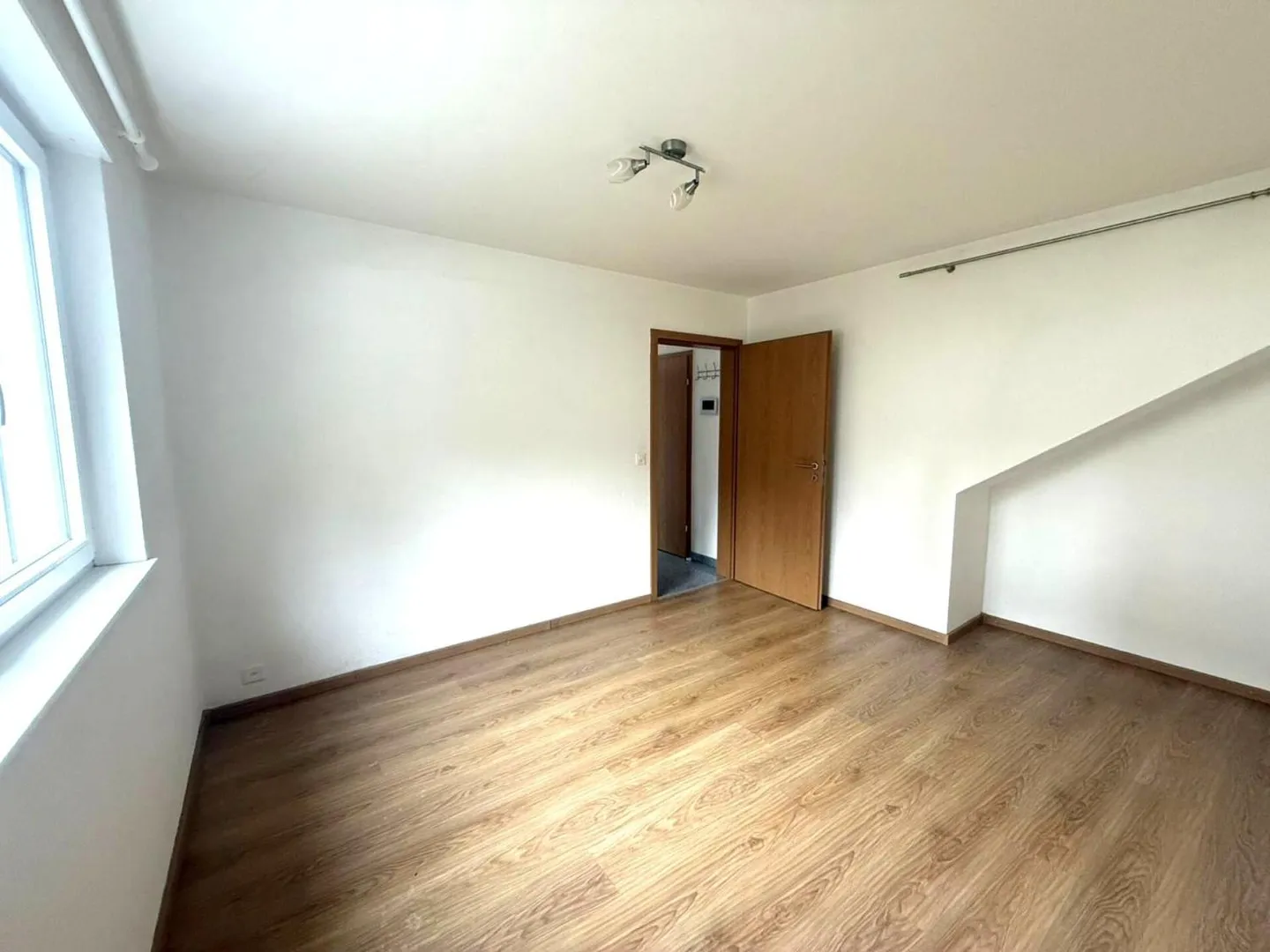 St-Imier, schönes 2.5-Zimmer-Apartment mit Terrasse, Garage, Garten - Foto 6 von 10