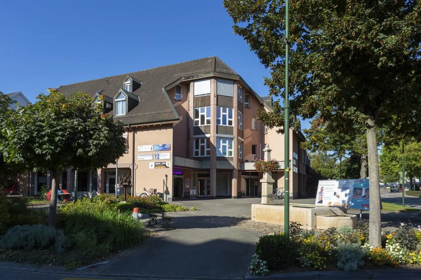 Gewerbe und Büroflächen im Herzen von Therwil - Foto 1 von 6
