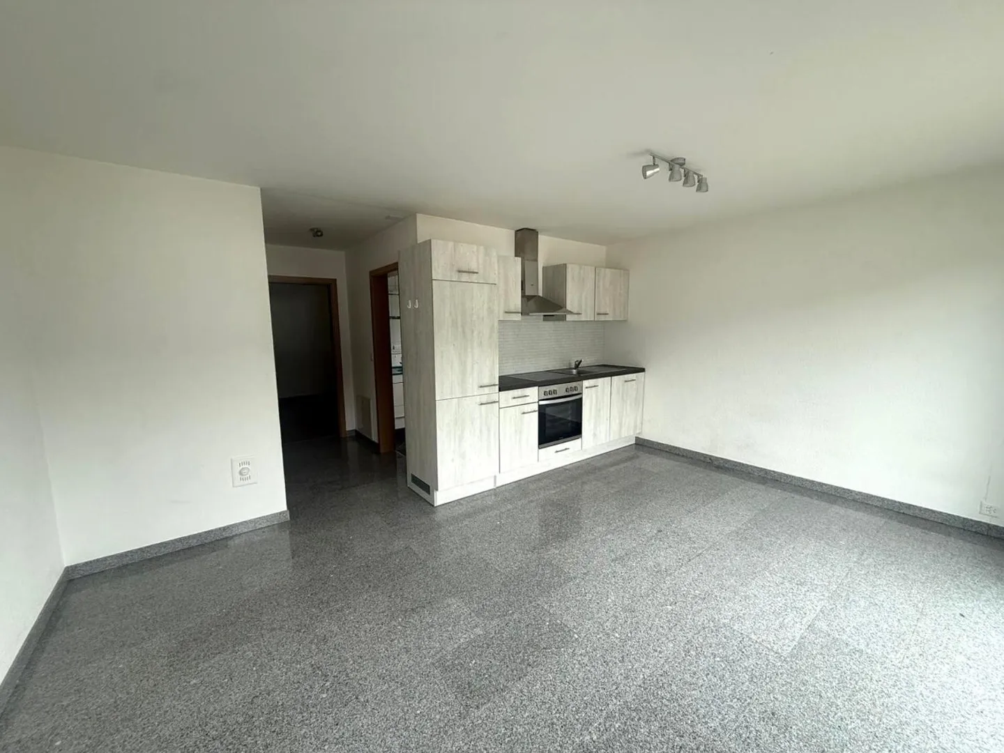 St-Imier, schönes 2.5-Zimmer-Apartment mit Terrasse, Garage, Garten - Foto 3 von 10