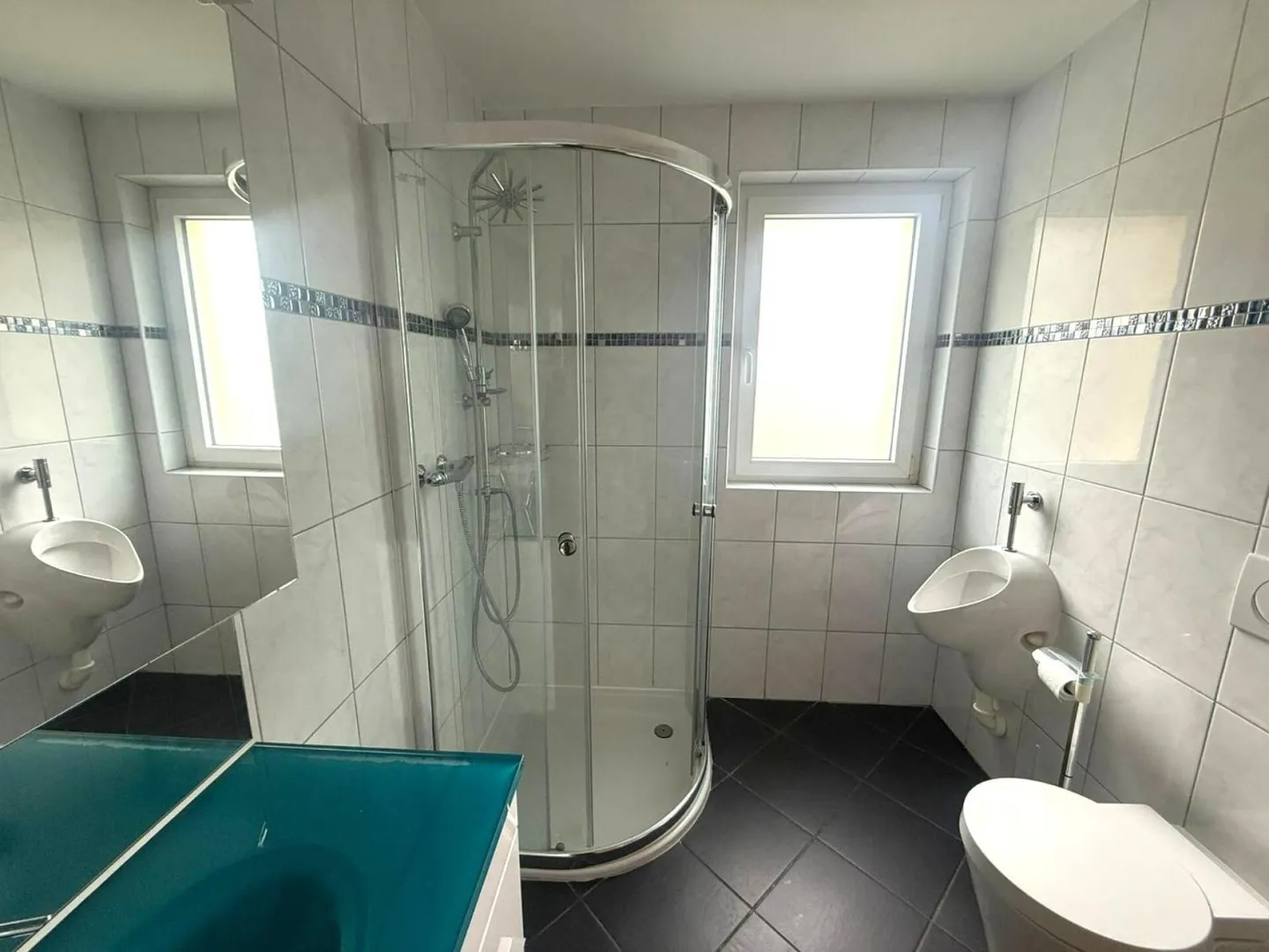 St-Imier, schönes 2.5-Zimmer-Apartment mit Terrasse, Garage, Garten - Foto 8 von 10