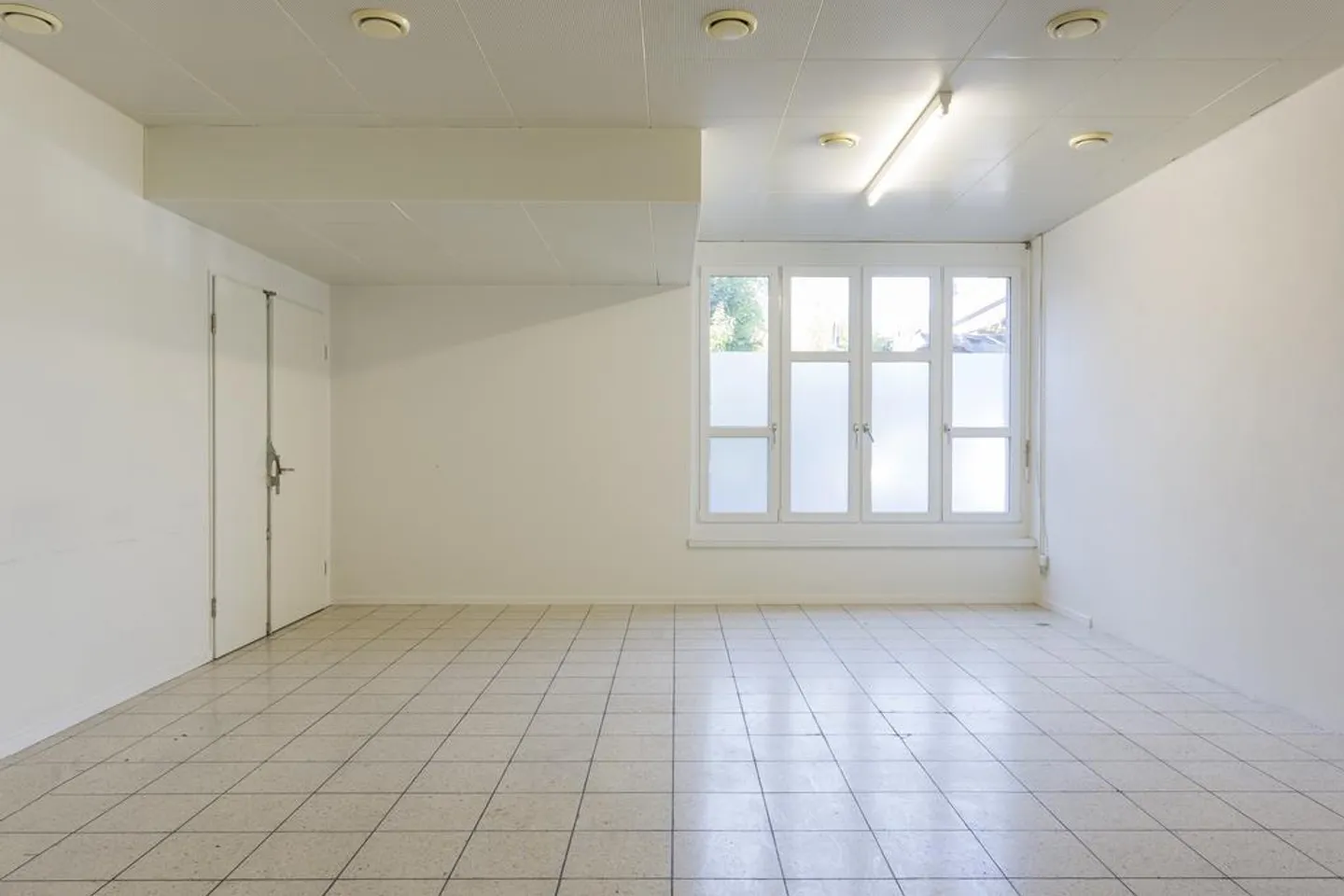 Gewerbe und Büroflächen im Herzen von Therwil - Foto 2 von 6