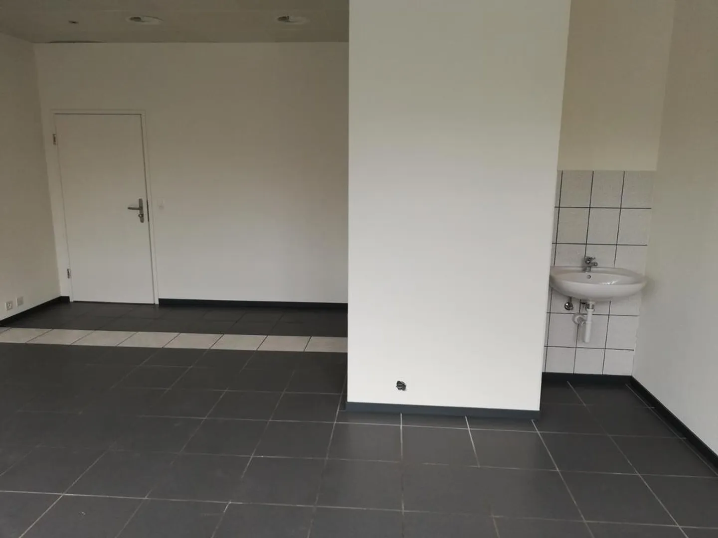 Gewerbe und Büroflächen im Herzen von Therwil - Foto 4 von 6