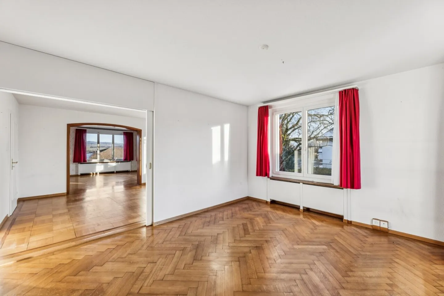 Extraordinary property with villa and various outbuildings - Photo 2 of 7