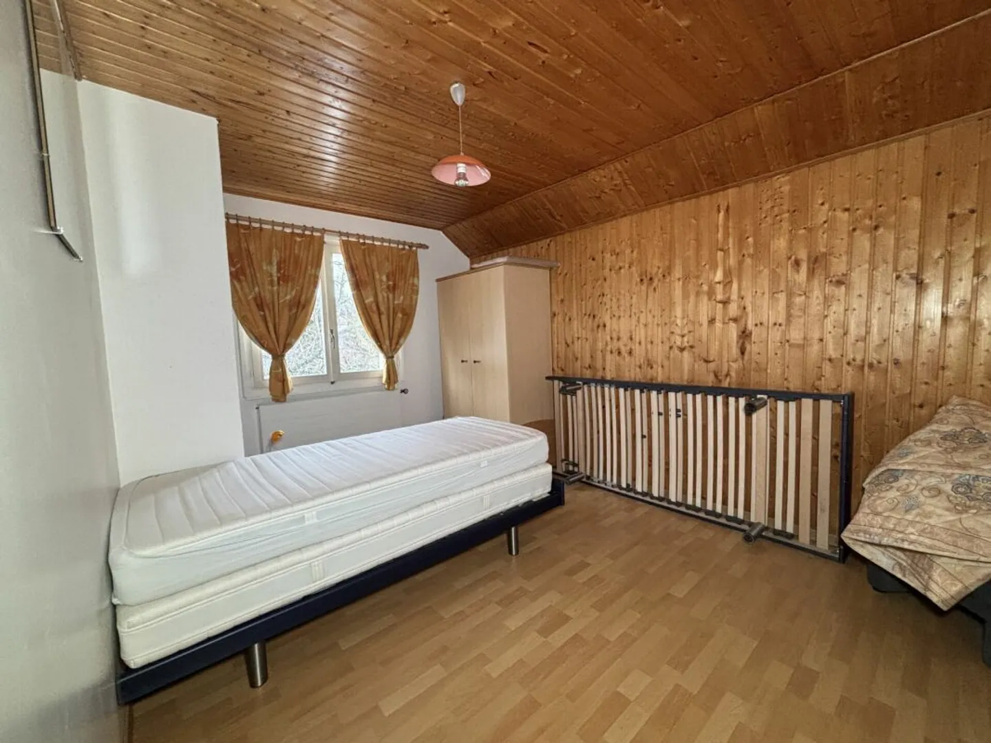 Beautiful family house with 6 large garages - Photo 12 of 19