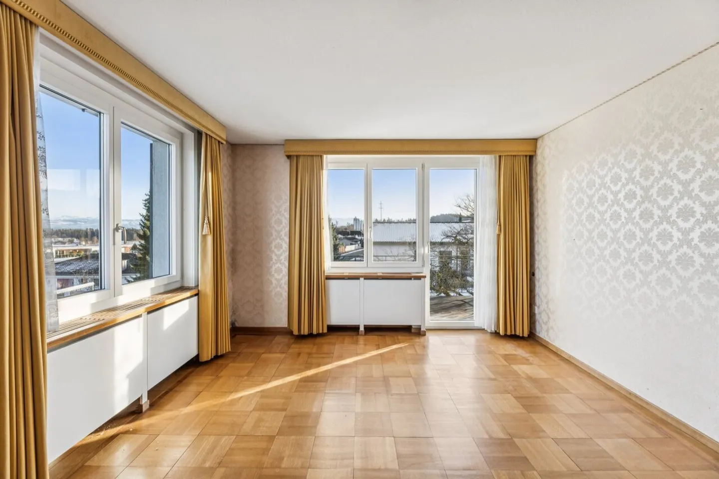 Extraordinary property with villa and various outbuildings - Photo 4 of 7