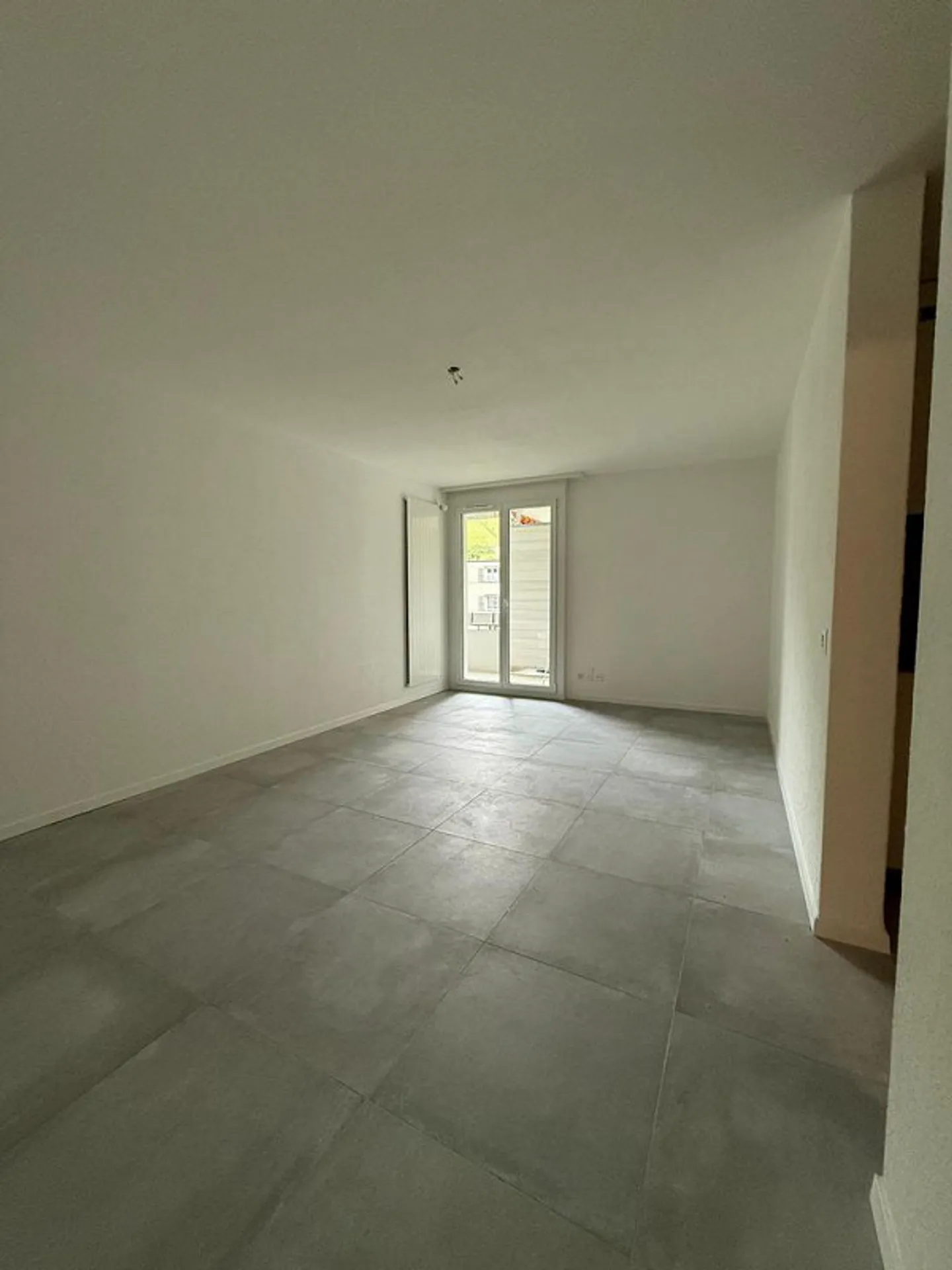 Studio rénové au 2ème étage avec balcon - Photo 1 sur 5