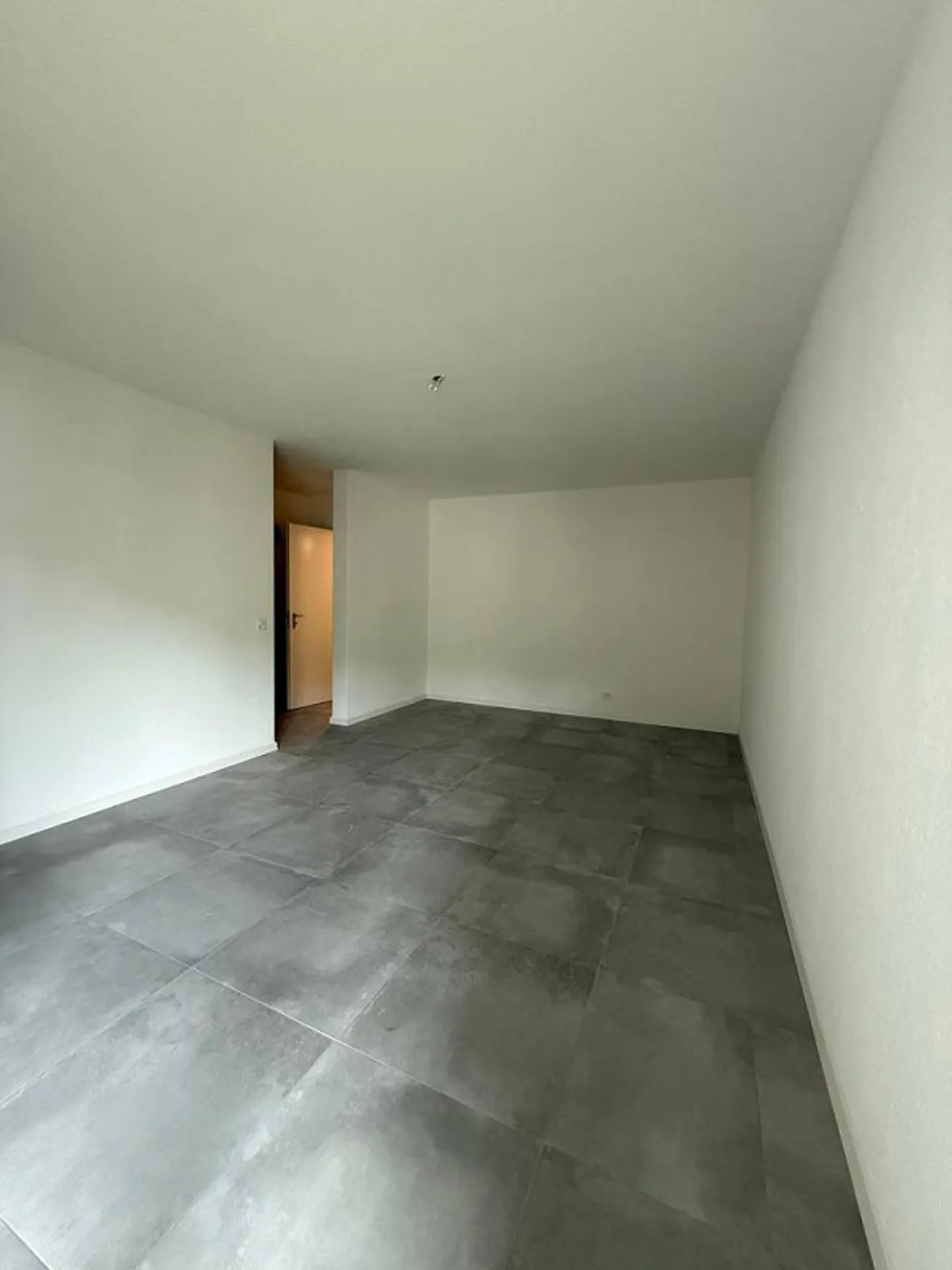 Studio rénové au 2ème étage avec balcon - Photo 2 sur 5