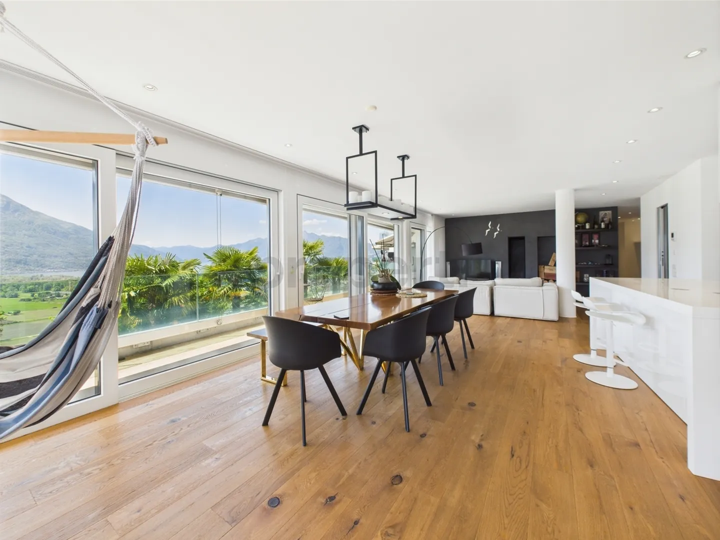 Exklusive Wohnung mit Panoramablick auf den See in Gordola - Foto 1 von 12