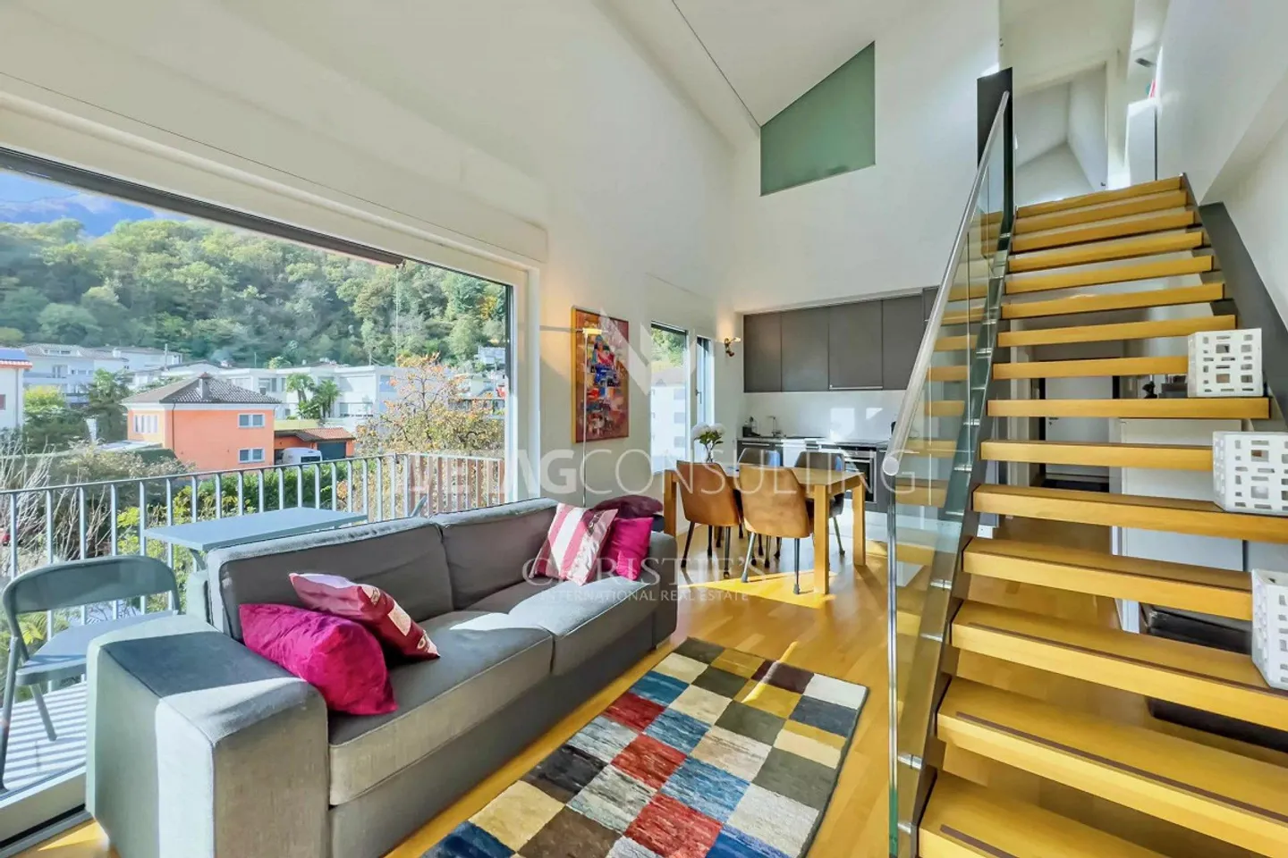 Moderno Appartamento Duplex con Terrazza Coperta in una Posizione Tranquilla - Foto 9 di 13
